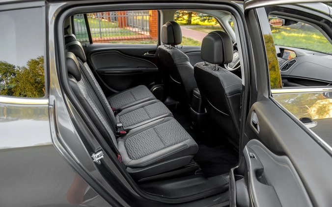 Opel Zafira cena 36900 przebieg: 138560, rok produkcji 2012 z Radom małe 742